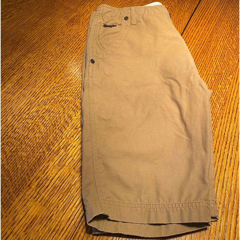 Men’s Wrangler 1947.    100% cotton. Designed in Europe